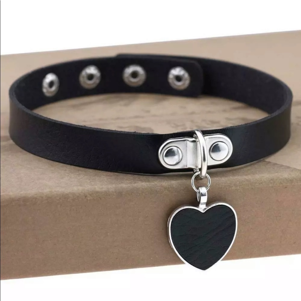 Black heart necklace choker collar